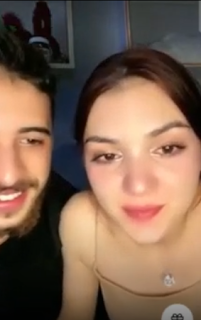 Sinsirella çift yayını kıza gırtlak sakso yaptırıyor